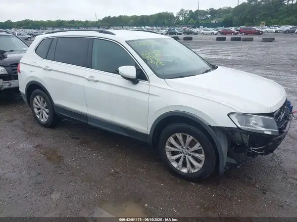 3VV2B7AX6JM059173 2018 VOLKSWAGEN TIGUAN - Image 1