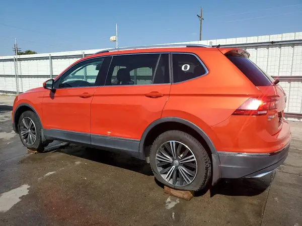 3VV2B7AX6JM061358 2018 VOLKSWAGEN TIGUAN - Image 2