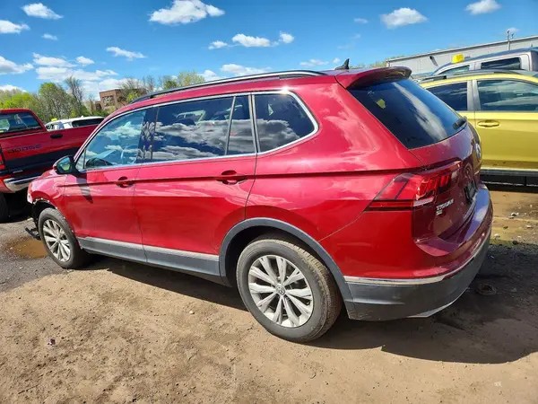 3VV2B7AX6JM068035 2018 VOLKSWAGEN TIGUAN - Image 2