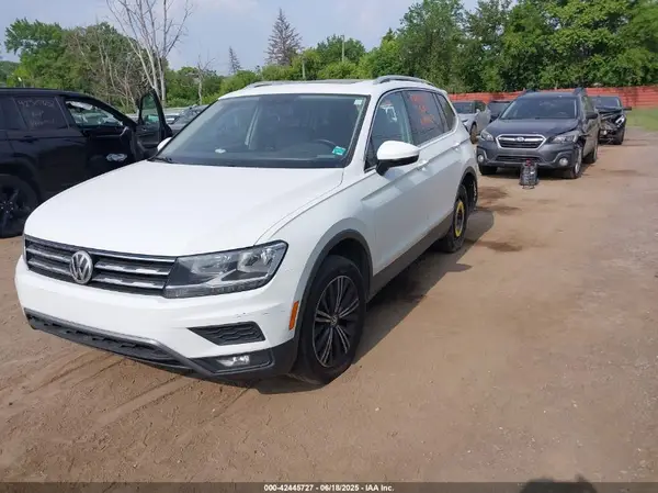 3VV2B7AX6JM099706 2018 VOLKSWAGEN TIGUAN - Image 2