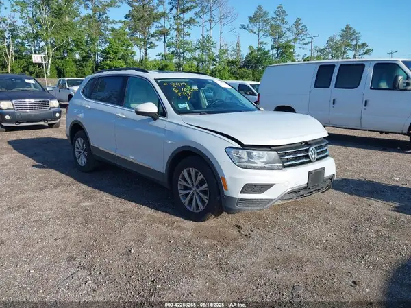 3VV2B7AX6JM159094 2018 VOLKSWAGEN TIGUAN - Image 1