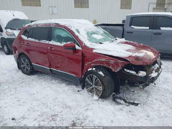 3VV2B7AX6JM162996 2018 VOLKSWAGEN TIGUAN - Image 1