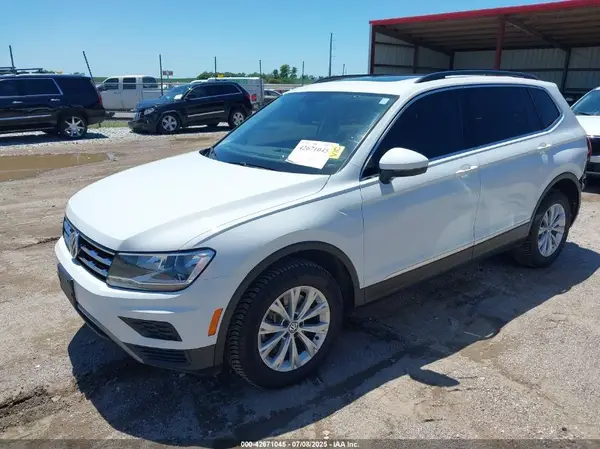 3VV2B7AX6JM166532 2018 VOLKSWAGEN TIGUAN - Image 2