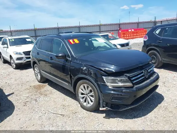 3VV2B7AX6JM168894 2018 VOLKSWAGEN TIGUAN - Image 1
