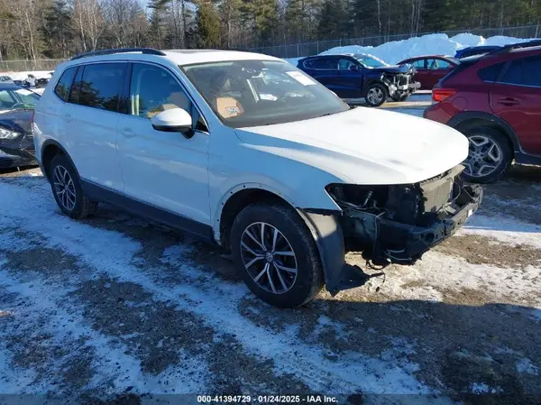 3VV2B7AX6JM193696 2018 VOLKSWAGEN TIGUAN - Image 1