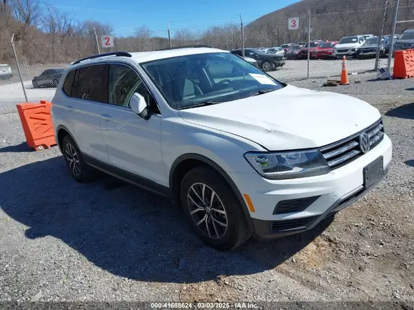 3VV2B7AX6JM203708 2018 VOLKSWAGEN TIGUAN - Image 1