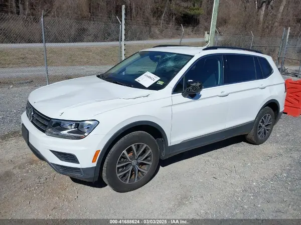 3VV2B7AX6JM203708 2018 VOLKSWAGEN TIGUAN - Image 2