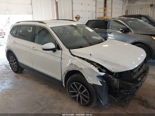 3VV2B7AX6LM057250 2020 VOLKSWAGEN TIGUAN - Image 1