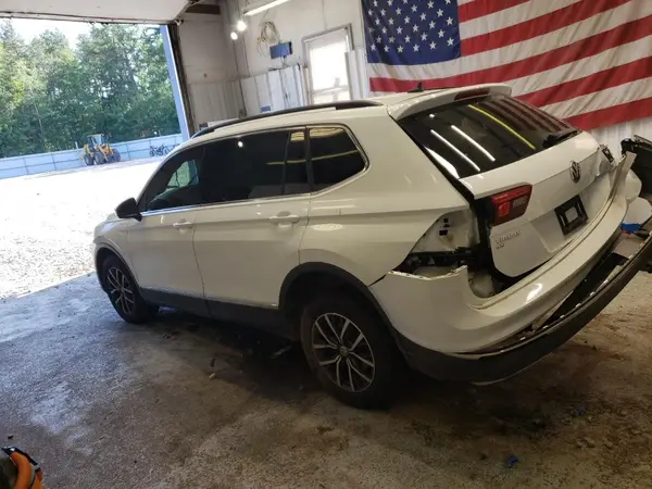3VV2B7AX7JM005574 2018 VOLKSWAGEN TIGUAN - Image 2