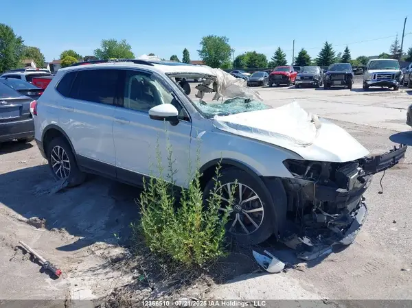 3VV2B7AX7JM008572 2018 VOLKSWAGEN TIGUAN - Image 1