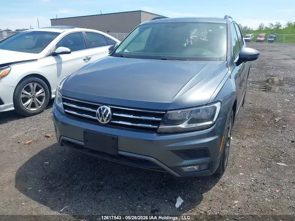 3VV2B7AX7JM033293 2018 VOLKSWAGEN TIGUAN - Image 2