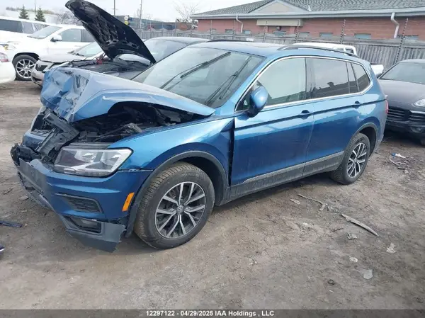 3VV2B7AX7JM050482 2018 VOLKSWAGEN TIGUAN - Image 2