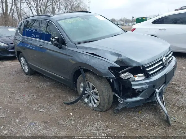 3VV2B7AX7JM059988 2018 VOLKSWAGEN TIGUAN - Image 1