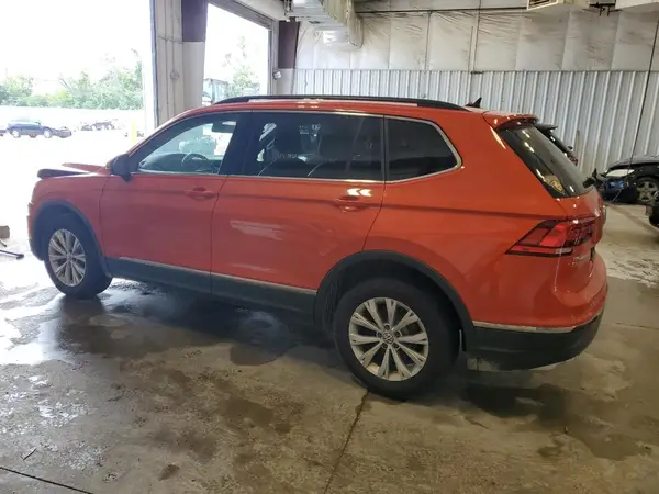 3VV2B7AX7JM061451 2018 VOLKSWAGEN TIGUAN - Image 2