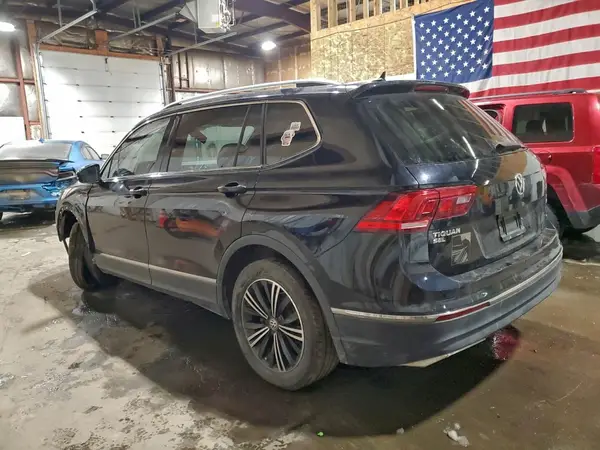 3VV2B7AX7JM067489 2018 VOLKSWAGEN TIGUAN - Image 2