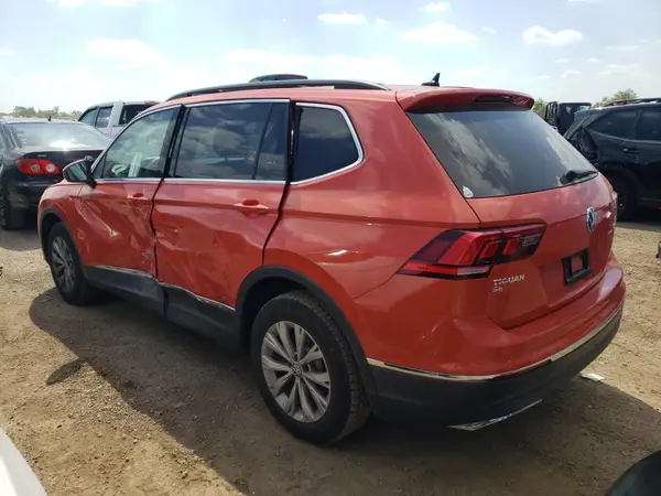 3VV2B7AX7JM070053 2018 VOLKSWAGEN TIGUAN - Image 2