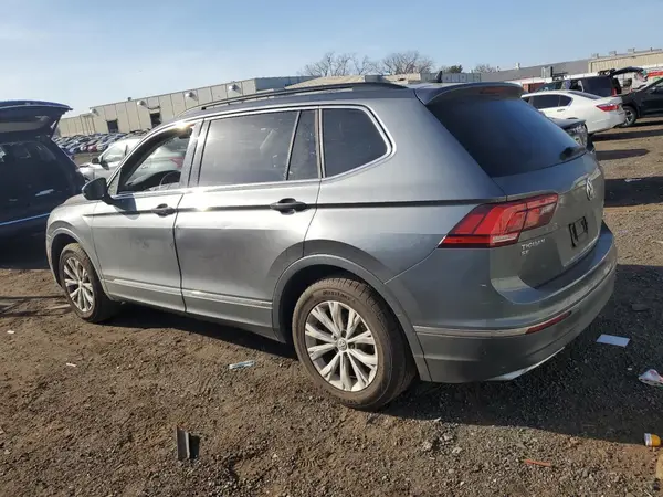 3VV2B7AX7JM071638 2018 VOLKSWAGEN TIGUAN - Image 2