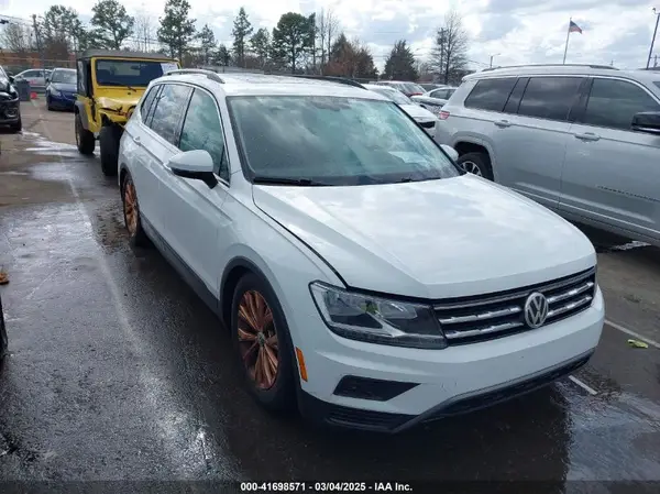 3VV2B7AX7JM095289 2018 VOLKSWAGEN TIGUAN - Image 1