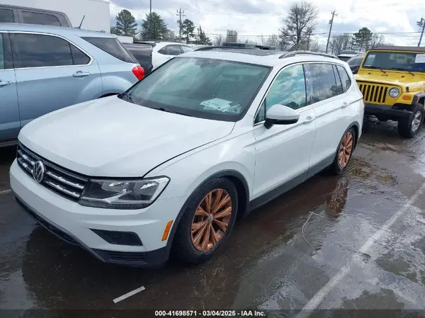 3VV2B7AX7JM095289 2018 VOLKSWAGEN TIGUAN - Image 2