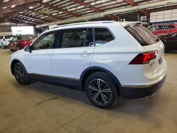 3VV2B7AX7JM098273 2018 VOLKSWAGEN TIGUAN - Image 2