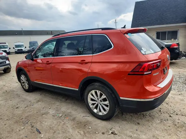 3VV2B7AX7JM121762 2018 VOLKSWAGEN TIGUAN - Image 2