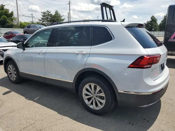 3VV2B7AX7JM126444 2018 VOLKSWAGEN TIGUAN - Image 2