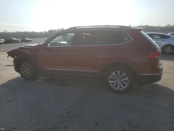 3VV2B7AX7JM137654 2018 VOLKSWAGEN TIGUAN - Image 2