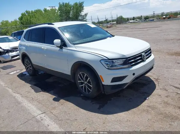 3VV2B7AX7JM138559 2018 VOLKSWAGEN TIGUAN - Image 1