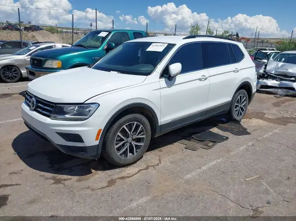 3VV2B7AX7JM138559 2018 VOLKSWAGEN TIGUAN - Image 2
