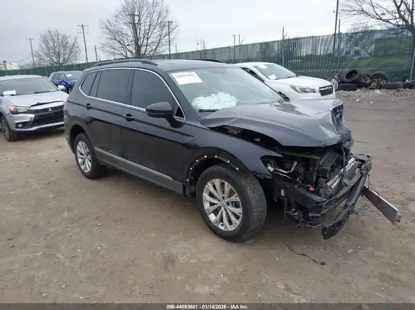 3VV2B7AX7JM138853 2018 VOLKSWAGEN TIGUAN - Image 1