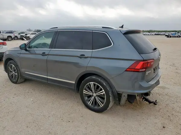3VV2B7AX7JM142451 2018 VOLKSWAGEN TIGUAN - Image 2