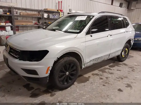 3VV2B7AX7JM149240 2018 VOLKSWAGEN TIGUAN - Image 2