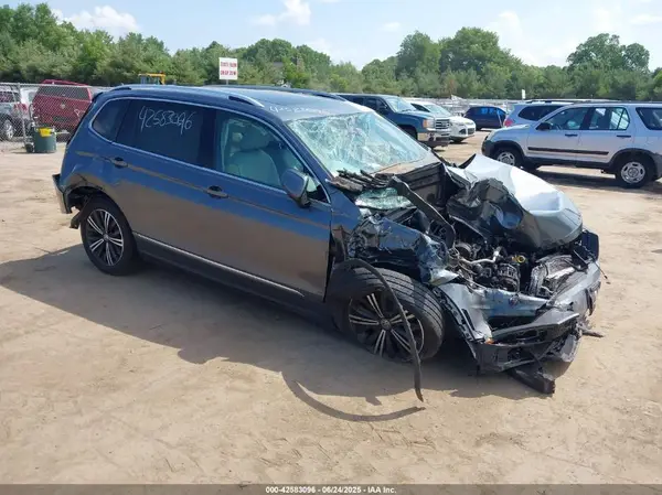 3VV2B7AX7JM178043 2018 VOLKSWAGEN TIGUAN - Image 1