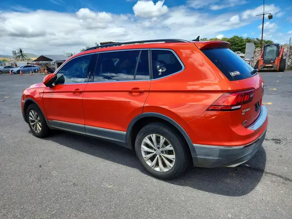 3VV2B7AX7JM180102 2018 VOLKSWAGEN TIGUAN - Image 2