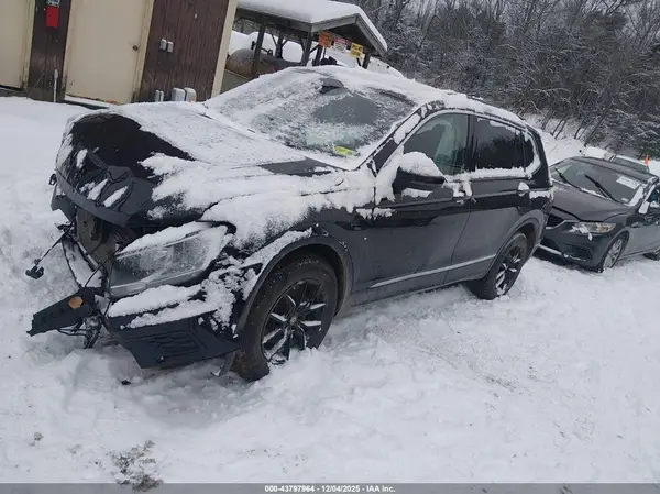 3VV2B7AX7JM185655 2018 VOLKSWAGEN TIGUAN - Image 2