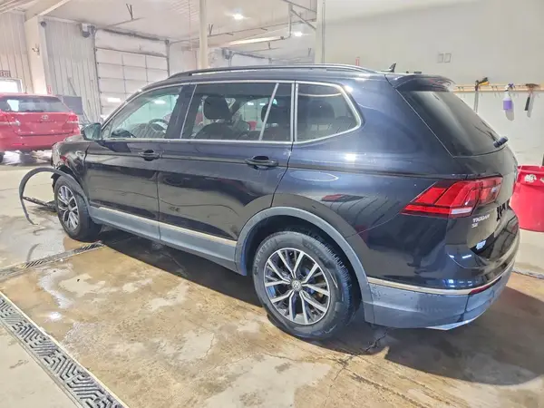 3VV2B7AX7JM187812 2018 VOLKSWAGEN TIGUAN - Image 2