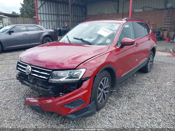 3VV2B7AX7JM197319 2018 VOLKSWAGEN TIGUAN - Image 2