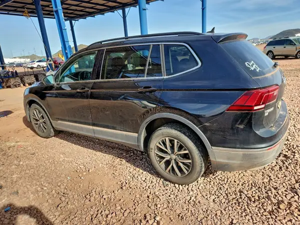 3VV2B7AX7JM200543 2018 VOLKSWAGEN TIGUAN - Image 2