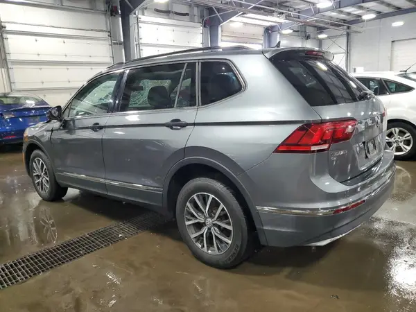 3VV2B7AX7JM211798 2018 VOLKSWAGEN TIGUAN - Image 2