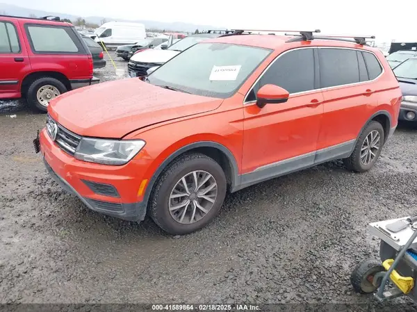 3VV2B7AX7JM218511 2018 VOLKSWAGEN TIGUAN - Image 2