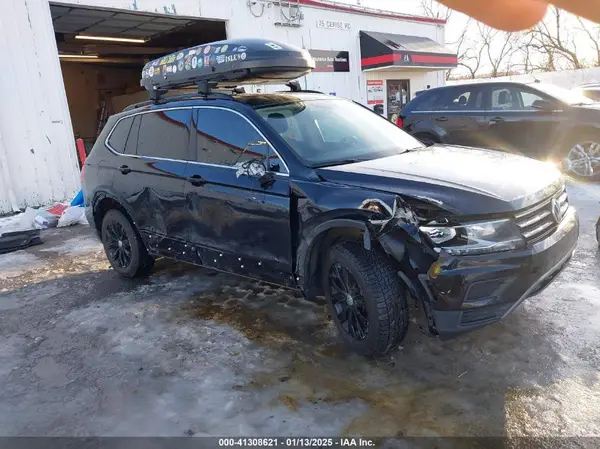 3VV2B7AX7KM104588 2019 VOLKSWAGEN TIGUAN - Image 1
