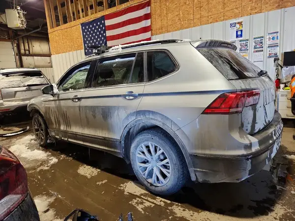 3VV2B7AX7KM137252 2019 VOLKSWAGEN TIGUAN - Image 2