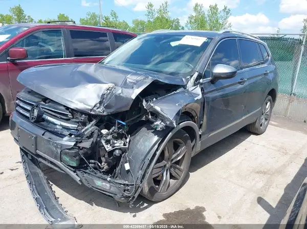 3VV2B7AX7LM113597 2020 VOLKSWAGEN TIGUAN - Image 2