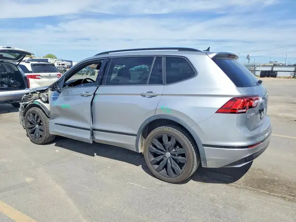 3VV2B7AX7LM130934 2020 VOLKSWAGEN TIGUAN - Image 2