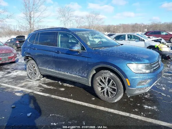 3VV2B7AX7LM142016 2020 VOLKSWAGEN TIGUAN - Image 1
