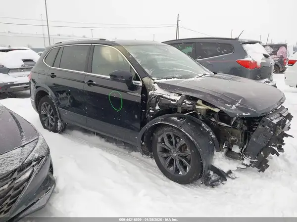 3VV2B7AX7NM165704 2022 VOLKSWAGEN TIGUAN - Image 1