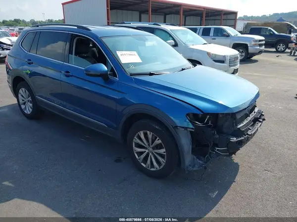 3VV2B7AX8JM000660 2018 VOLKSWAGEN TIGUAN - Image 1