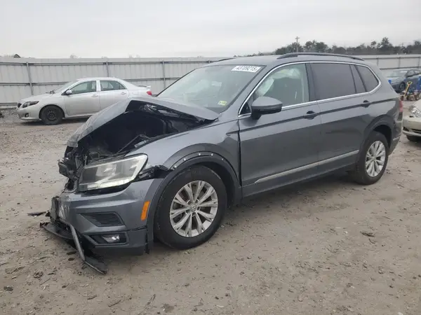 3VV2B7AX8JM000870 2018 VOLKSWAGEN TIGUAN - Image 1
