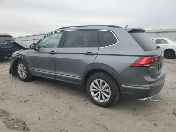 3VV2B7AX8JM000870 2018 VOLKSWAGEN TIGUAN - Image 2
