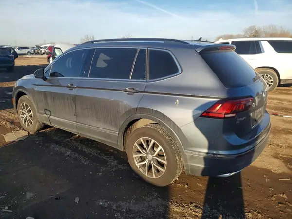 3VV2B7AX8JM008869 2018 VOLKSWAGEN TIGUAN - Image 2